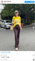 脚が長くてうらやましい！　柏木由紀子の最新コーデ　※「柏木由紀子」Instagram