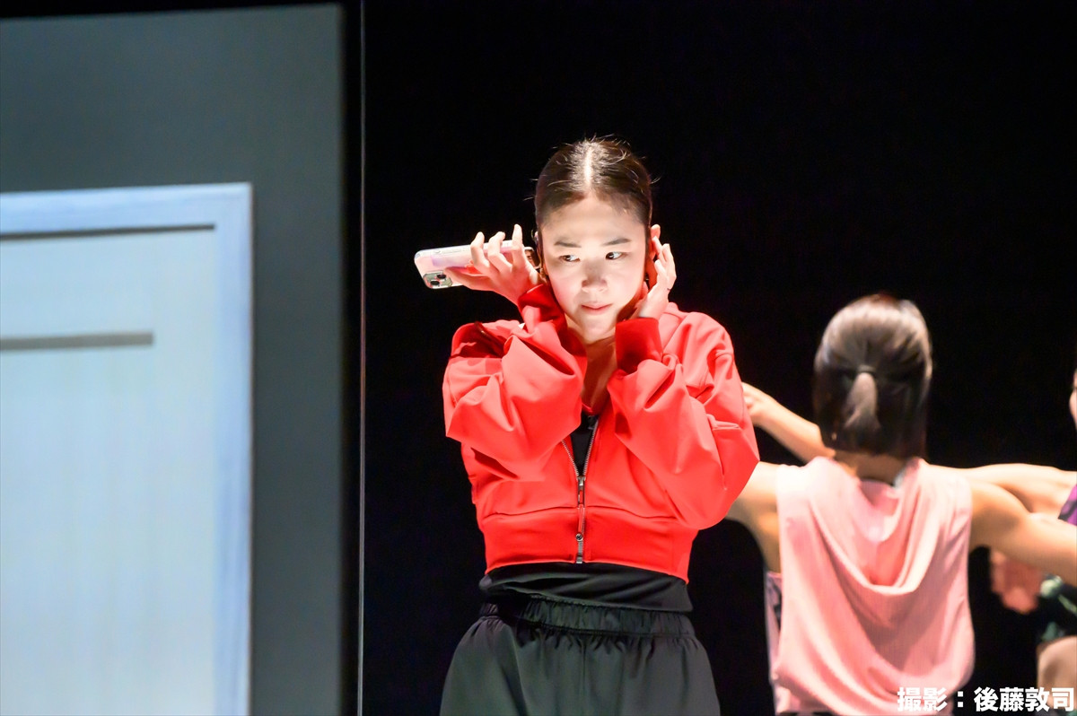 黒木華主演『NORA』、イプセンの傑作『人形の家』を現代風にアレンジ　スマホ駆使した演出が斬新！