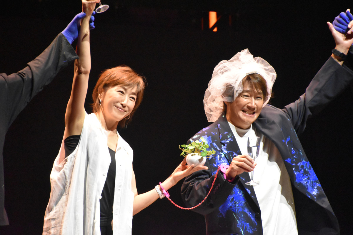 鈴木愛理「まさか自分が歌う日が来るとは」　歴史ある『BLUE MAN GROUP』楽曲「I FEEL LOVE」を熱唱