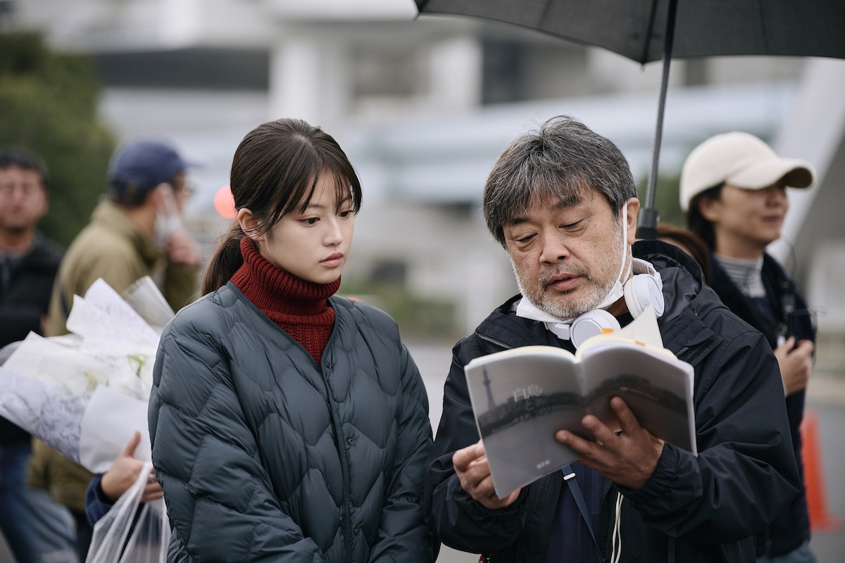 松村北斗＆今田美桜が明かす岸善幸監督への信頼　『白鳥とコウモリ』メイキングカット解禁
