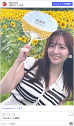 柴田祐里菜アナ、咲き誇るひまわりをバックに笑顔　※「柴田祐里菜」Instagram
