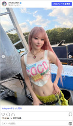 サマソニのバックステージでポーズを取るLE SSERAFIMのSAKURA（宮脇咲良）　※「宮脇咲良」Instagram