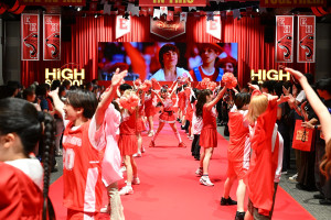『ハイスクール・ミュージカル』大型イベント開幕！ 「みんなスター！」パフォーマンスに大盛り上がり