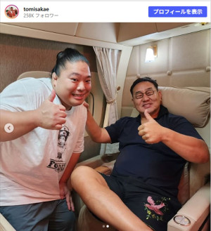 富栄ドラム、朝青龍とバッタリ！　※「富栄ドラム」Instagram