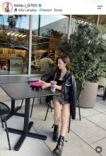 板野友美、秋コーデのオフショット披露　※「板野友美」Instagram