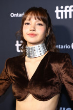 トロント国際映画祭に登場したBLACKPINK・リサ