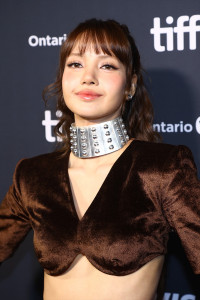 トロント国際映画祭に登場したBLACKPINK・リサ