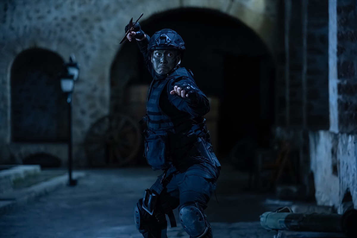 『VIVANT』デカ手裏剣＆両手マシンガン乱射！ “奪還作戦MVP”ゲルンに称賛続々「無双しすぎて惚れた」「もはやランボー」