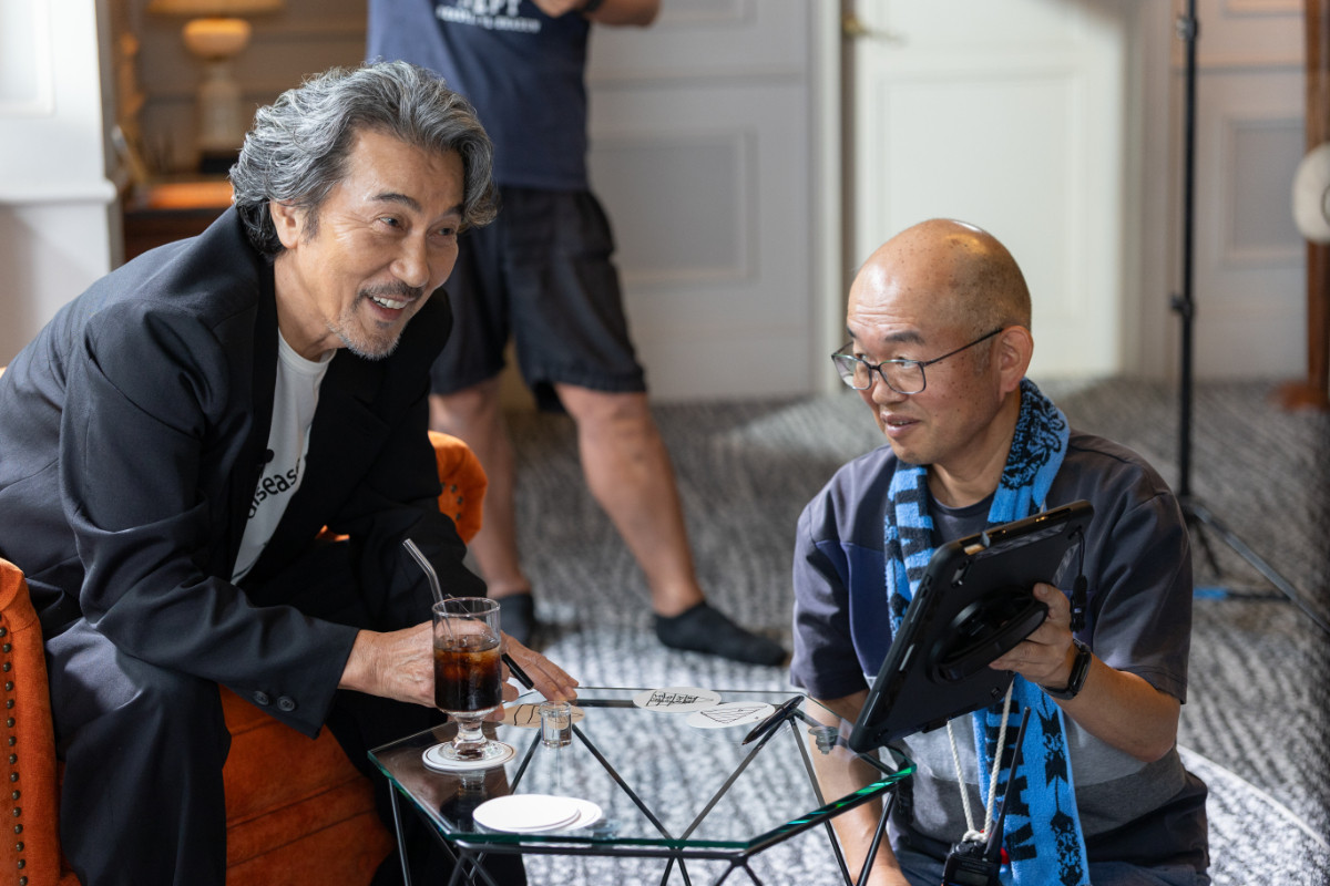 役所広司×宮藤官九郎『俺のこと、なんか言ってた？』特別映像公開！　濱田雅功との共演秘話も明らかに
