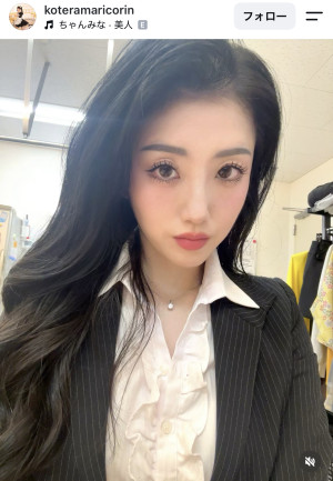 小寺真理、秘書姿のオフショット　※「小寺真理」Instagram