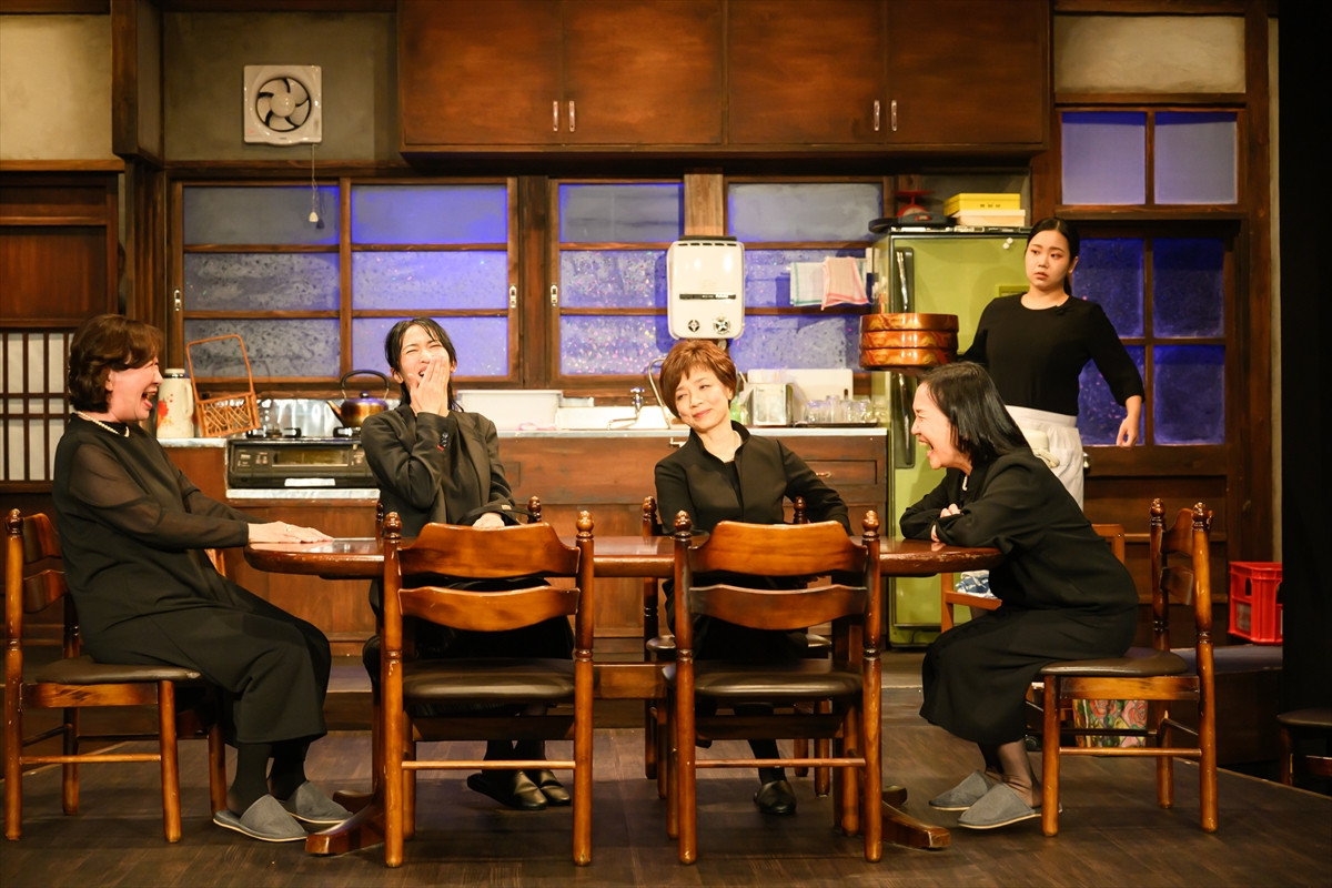 音無美紀子、榊原郁恵ら実力派キャストがたくましくチャーミングな女たちを体現！／ONEOR8『台所の女たちへ』稽古場レポート