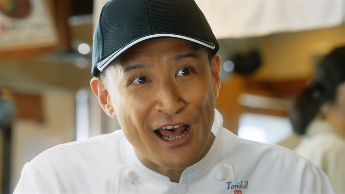 松岡昌宏×二宮和也がCM初共演！　丸亀製麺「肉辛まぜうどん」の衝撃の味わいに「松岡してる！」と二宮節