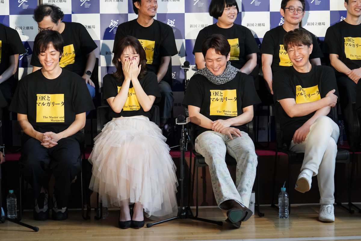 成河、『巨匠とマルガリータ』は「排除された神秘性、神性があえて書いてある」制作発表会見レポート
