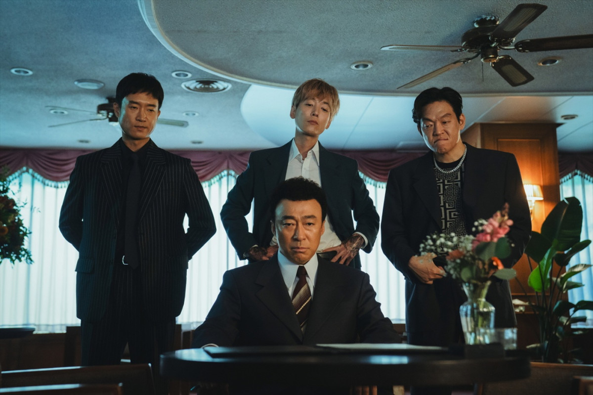 韓国映画『BOSS／ボス』が『極主夫道』とコラボ！　おおのこうすけ描き下ろしイラスト＆コメント到着