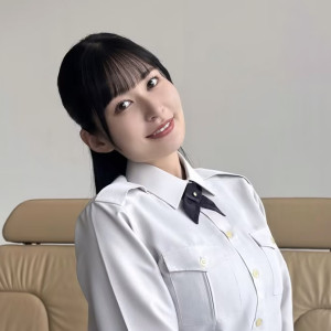 未梨一花、自衛隊制服姿オフショットを披露　※「未梨一花」Instagram