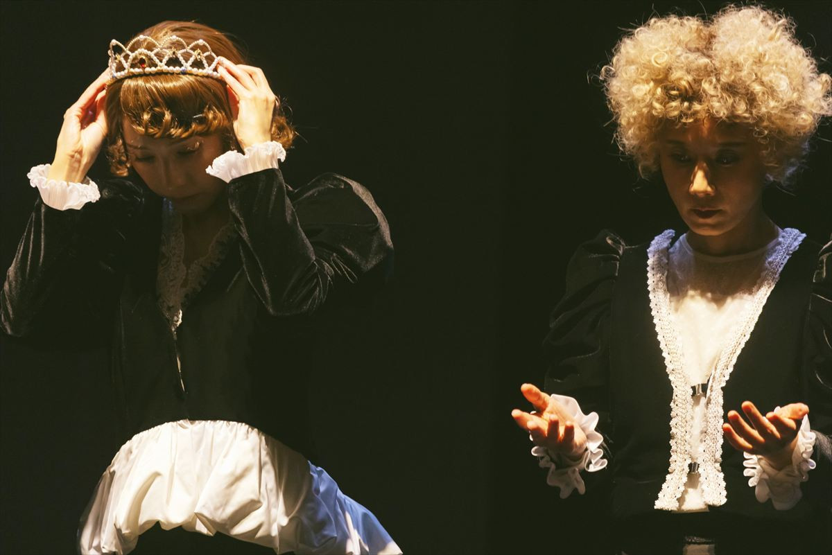 貴城けい×田野聖子『マリア・シュトゥアルト』開幕！　目を離せない90分――舞台写真到着