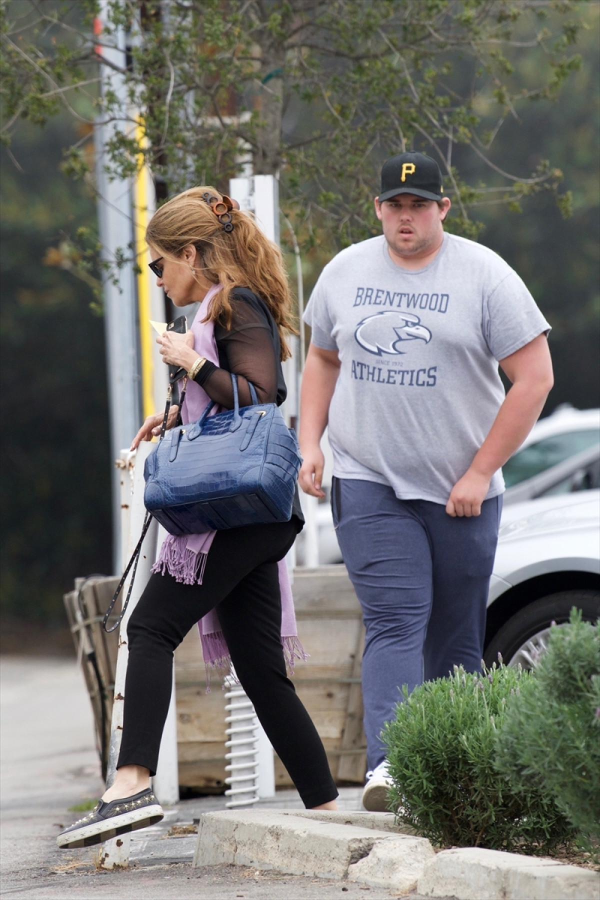 激やせ話題の弟も　シュワルツェネッガー娘が一家集合写真を披露　ロブ・ロウ息子の結婚式で