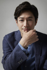 謎の男・岸部和也を演じる竹財輝之助