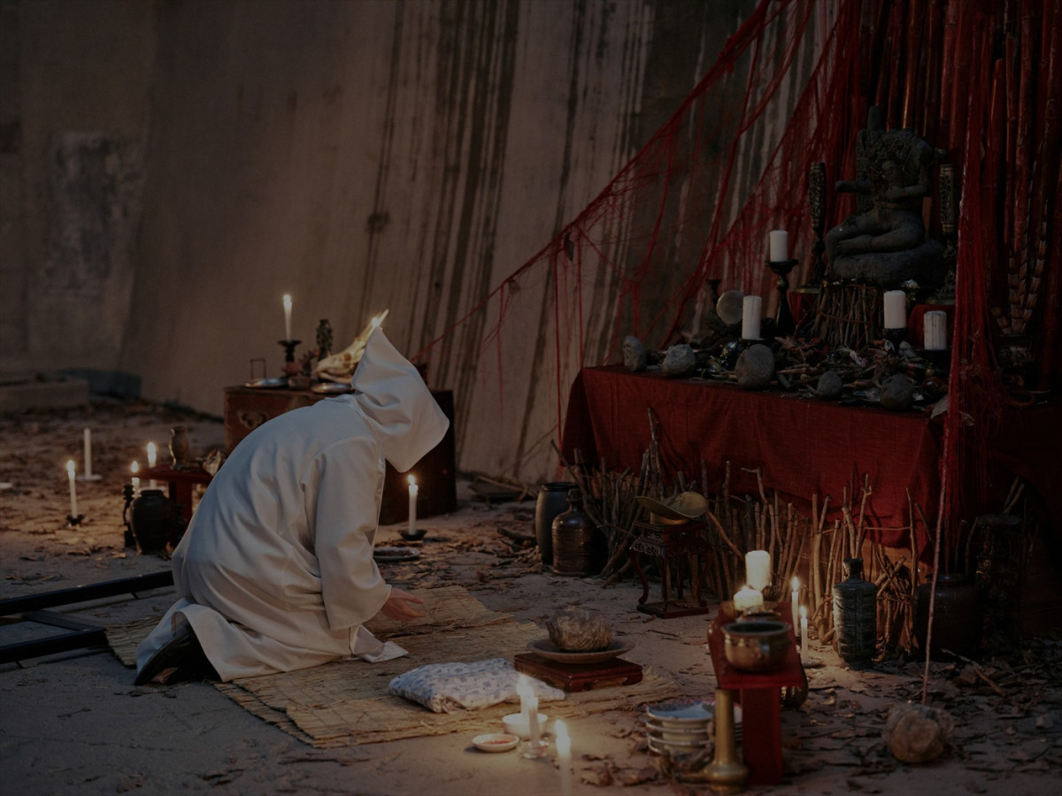 ジェジュン主演『神社　悪魔のささやき』、事件の不穏な気配を捉えた場面写真解禁　ムビチケ特典第2弾も明らかに！