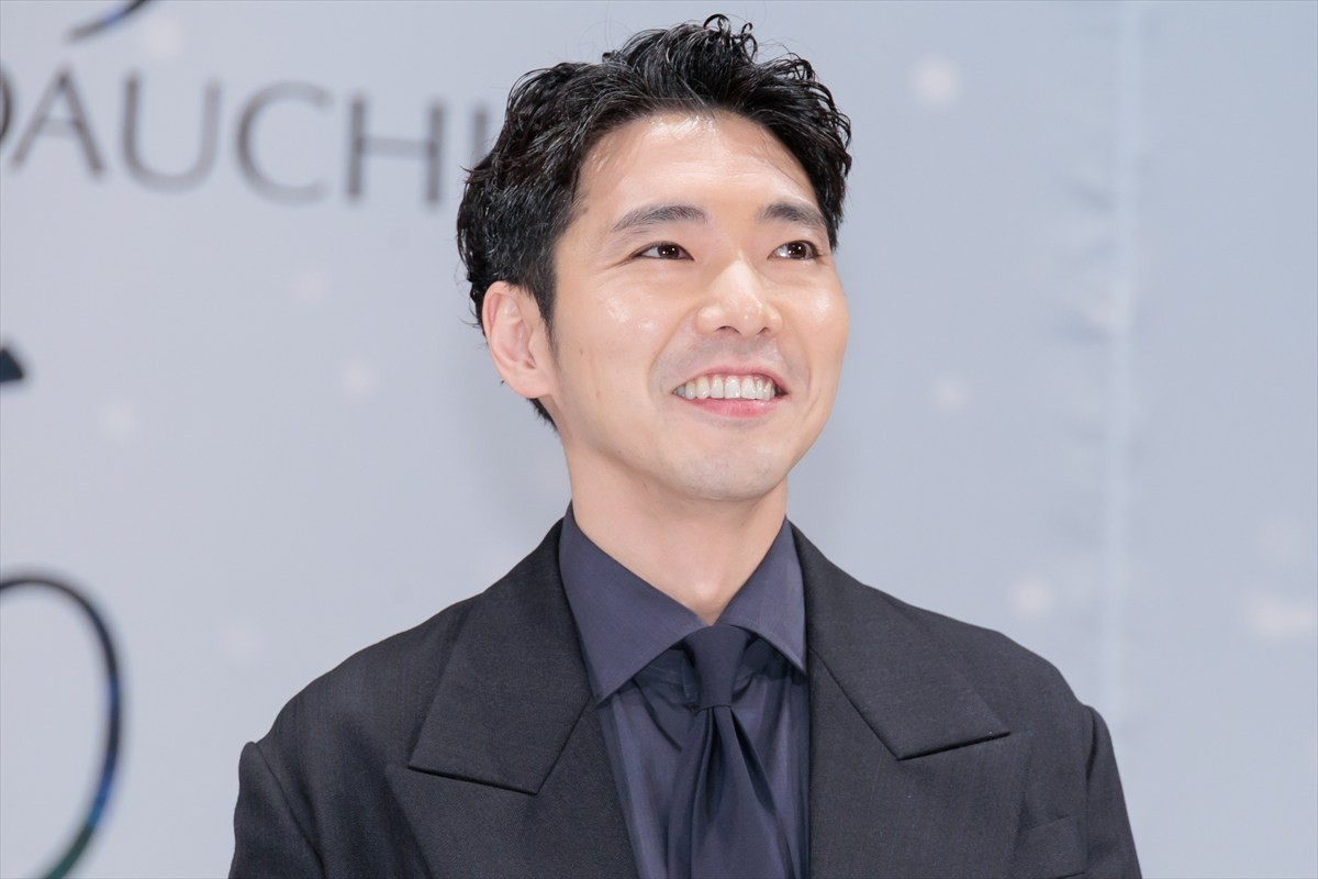 なにわ男子・長尾謙杜、母親を演じた沢口靖子をエスコート！　沢口「ほっぺが白くてプクプクッとしたところが似てる」