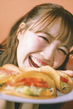 『超ときめき宣伝部 吉川ひより1st写真集』より