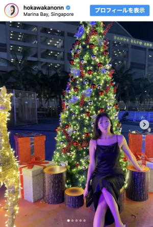 ノースリーブドレスで佇む穂川果音　※「穂川果音」インスタグラム