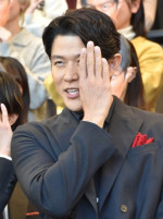 日曜劇場『リブート』制作発表会に出席した鈴木亮平