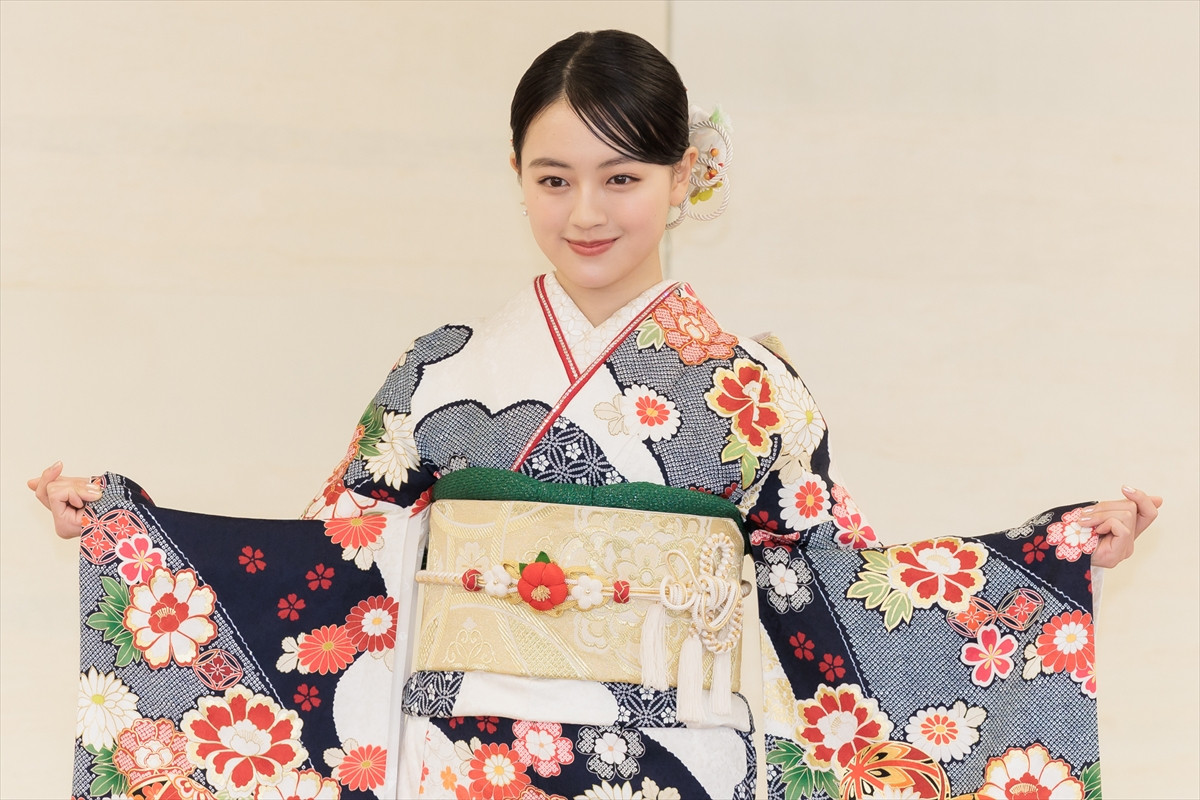 生見愛瑠「『見ない日ないね』と言われる人になりたい」　高石あかり、上坂樹里らエイベックス所属タレントと晴れ着お披露目