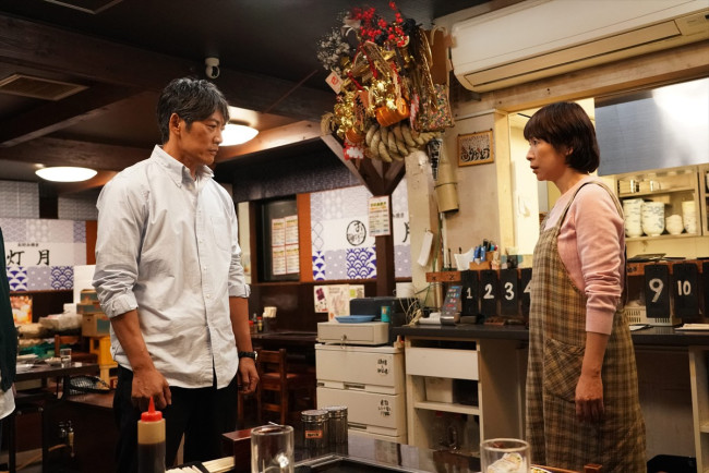 ドラマ『ラムネモンキー』（左から）反町隆史、西田尚美