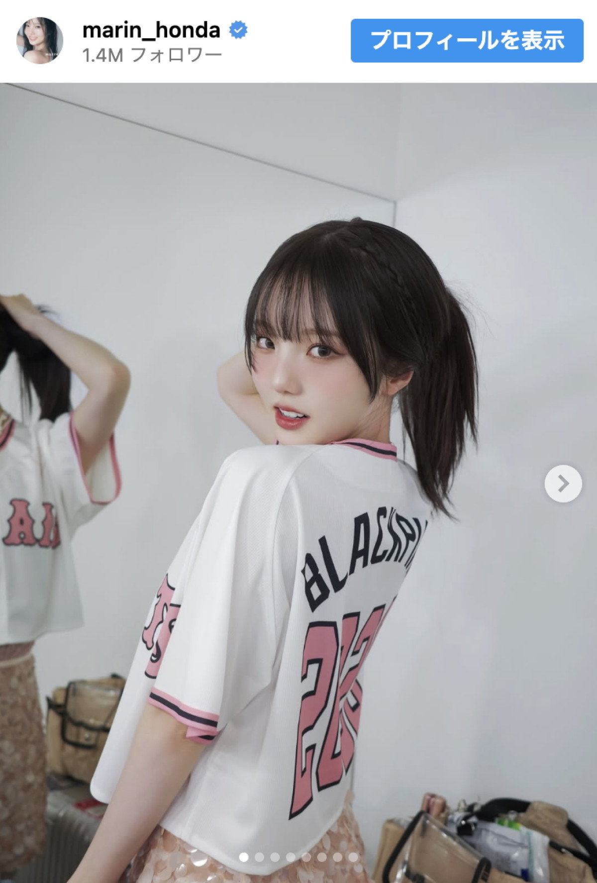 BLACKPINK×読売ジャイアンツのコラボアイテムでメインビジュアルを務めていた本田真凜　※「本田真凜」インスタグラム