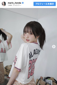 BLACKPINK×読売ジャイアンツのコラボアイテムでメインビジュアルを務めていた本田真凜　※「本田真凜」インスタグラム