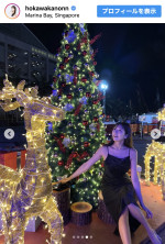 ノースリーブドレスで佇む穂川果音　※「穂川果音」インスタグラム