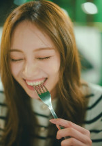 乃木坂46・梅澤美波2nd写真集『透明な覚悟』楽天ブックス限定版裏表紙