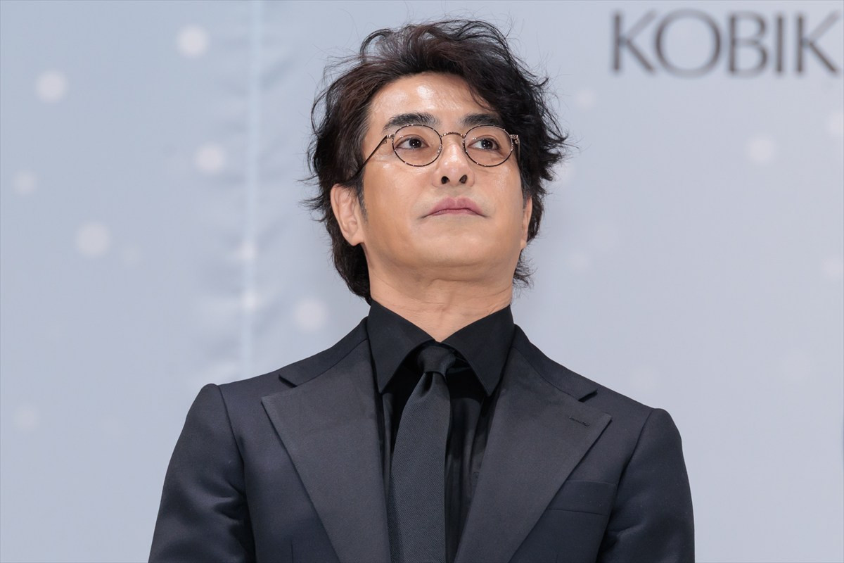 なにわ男子・長尾謙杜、母親を演じた沢口靖子をエスコート！　沢口「ほっぺが白くてプクプクッとしたところが似てる」