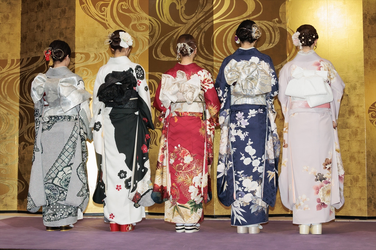 乃木坂46・菅原咲月、瀬戸口心月らが新成人 振り袖姿で新年の抱負を語る「“パカラッパカラッ世代”です」