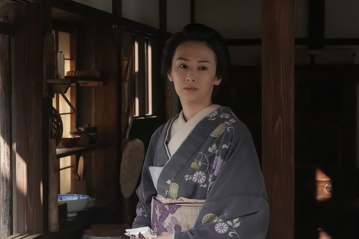 明日の『ばけばけ』“トキ”高石あかりと“ヘブン”トミー・バストウ、“錦織”吉沢亮の姿に驚く