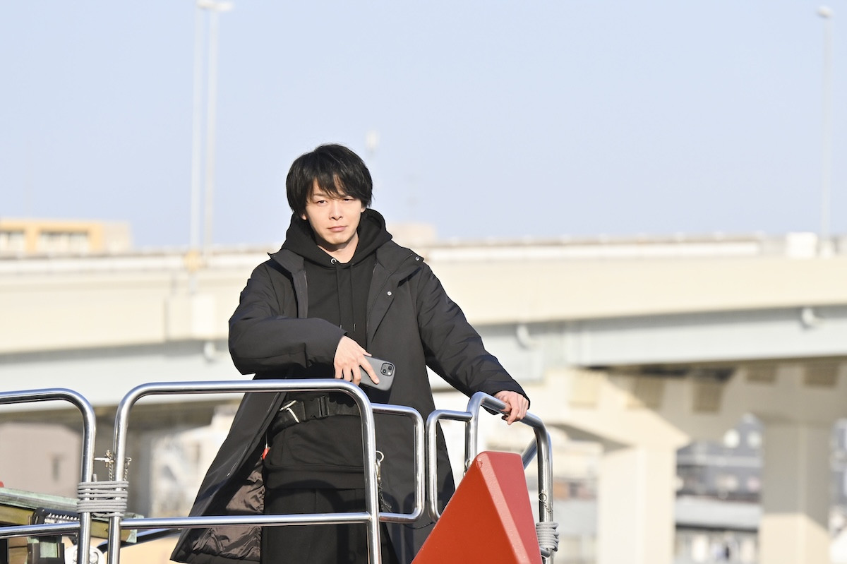 『DREAM STAGE』“吾妻”中村倫也、まさかの移動手段で登場　ネット騒然「絵になる～」「おもしれー男www」