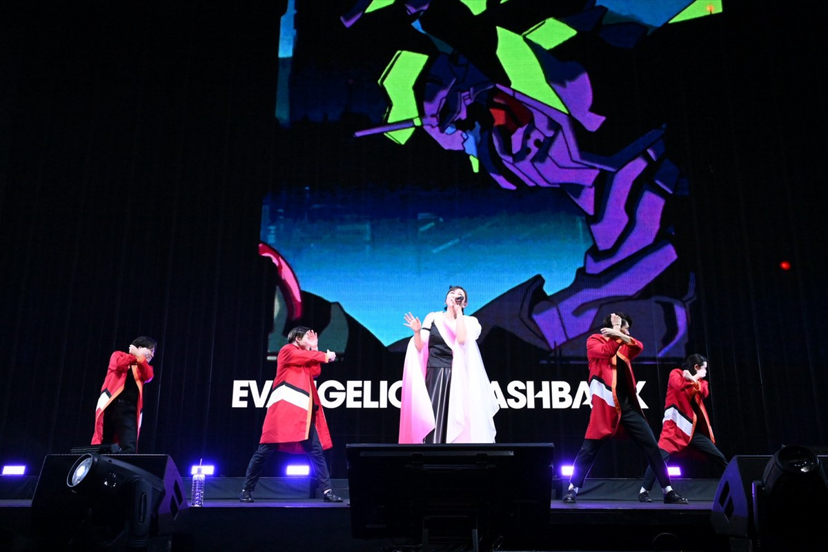 『エヴァフェス』高橋洋子、“ロンギヌスの槍”を使い圧巻のパフォーマンス　シリーズの歴史を彩るスペシャルライブに観客も大興奮