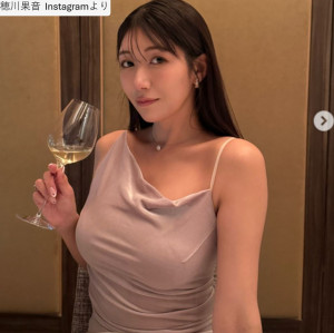 穂川果音、ソロショットより　※「穂川果音」Instagram