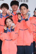 ミラノ・コルティナ2026冬季オリンピック TEAM JAPAN 帰国時記者会見に出席した（左から）三浦璃来、木原龍一