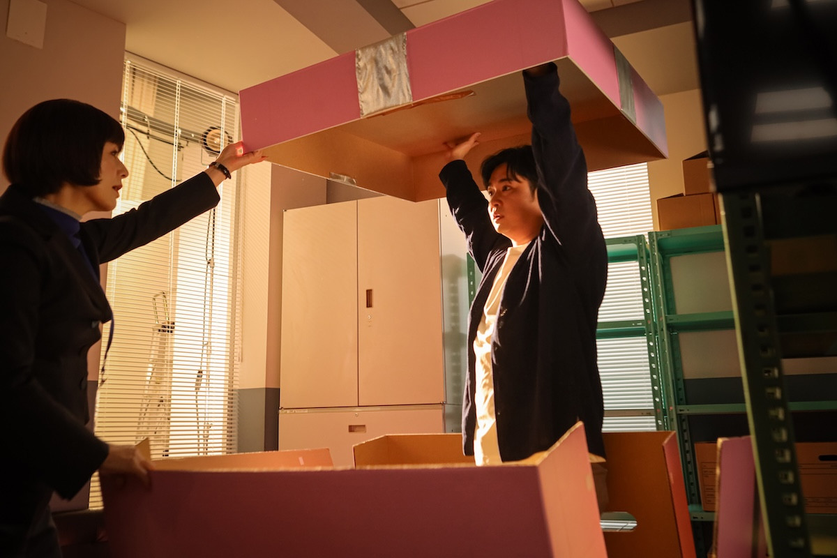 『おコメの女』「隠れて!!」“笹野”佐野勇斗、渾身の“仕掛け”にツッコミ続々「原始的すぎてwww」「忍者屋敷かよ」