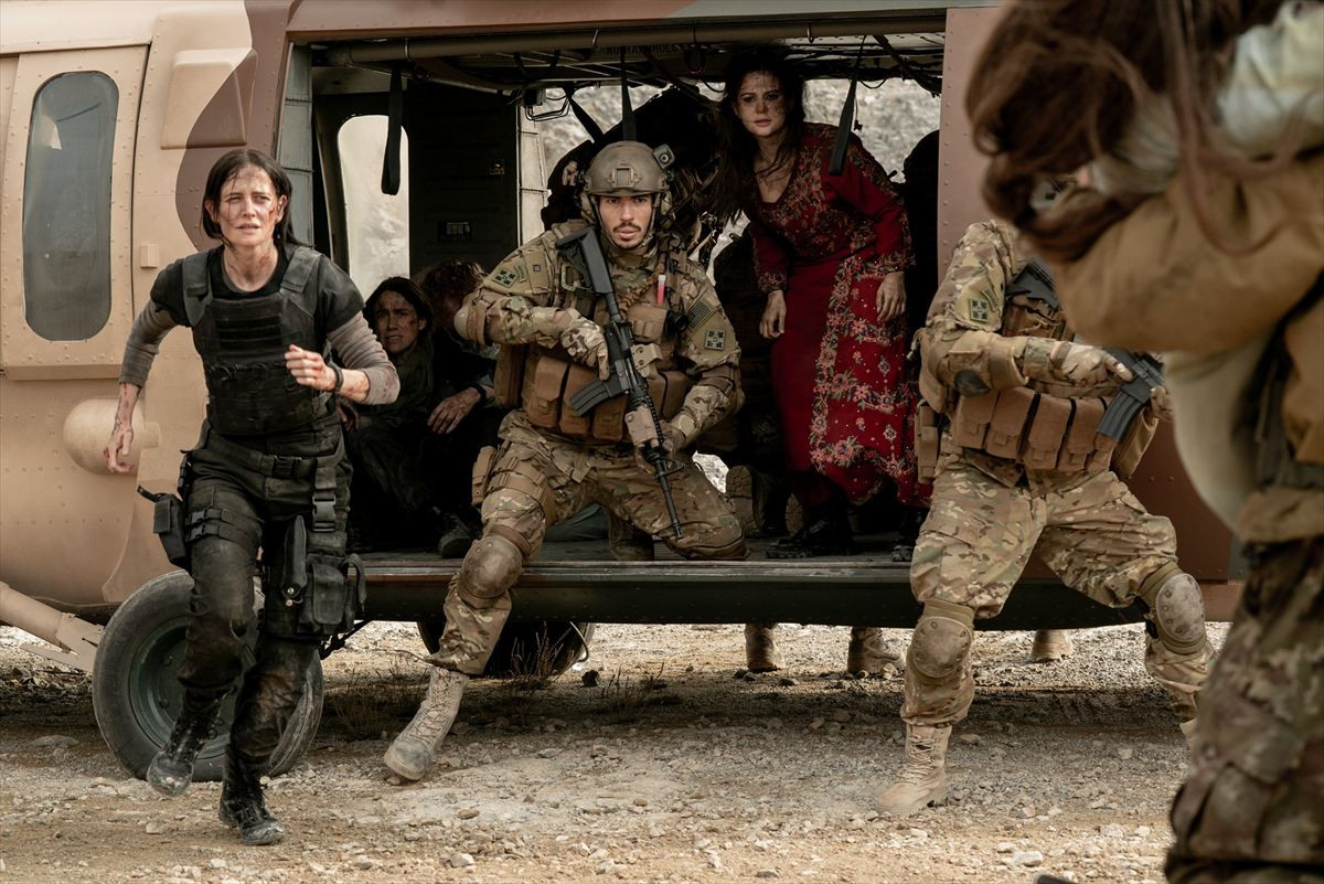 『ダーティ・エンジェルズ』殺気みなぎる“傭兵”エヴァ・グリーン捉えた場面カット解禁