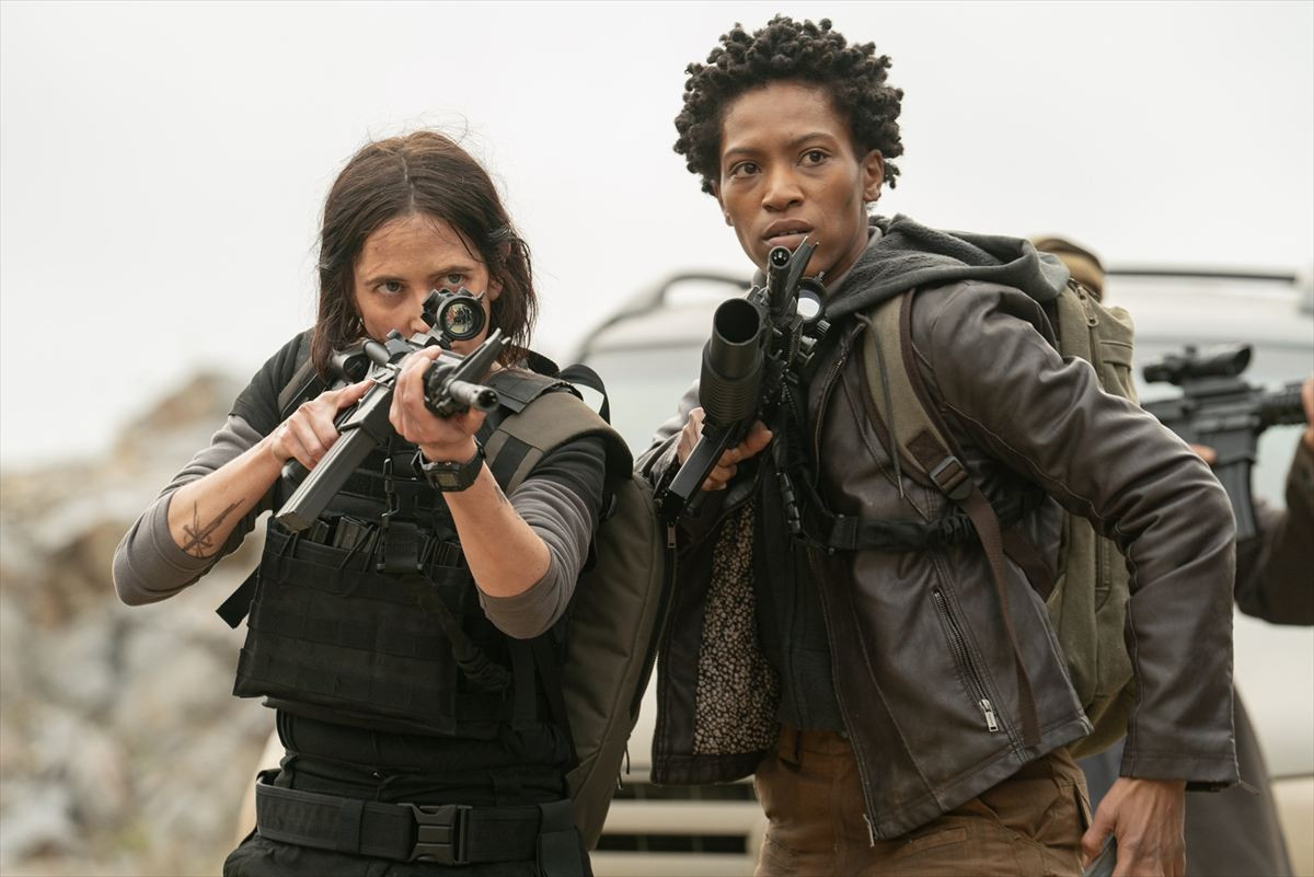 『ダーティ・エンジェルズ』殺気みなぎる“傭兵”エヴァ・グリーン捉えた場面カット解禁