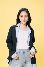 ドラマ『時すでにおスシ!?』に出演するファーストサマーウイカ