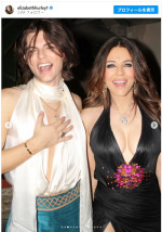 エリザベス・ハーレイと息子ダミアン　※「エリザベス・ハーレイ」Instagram