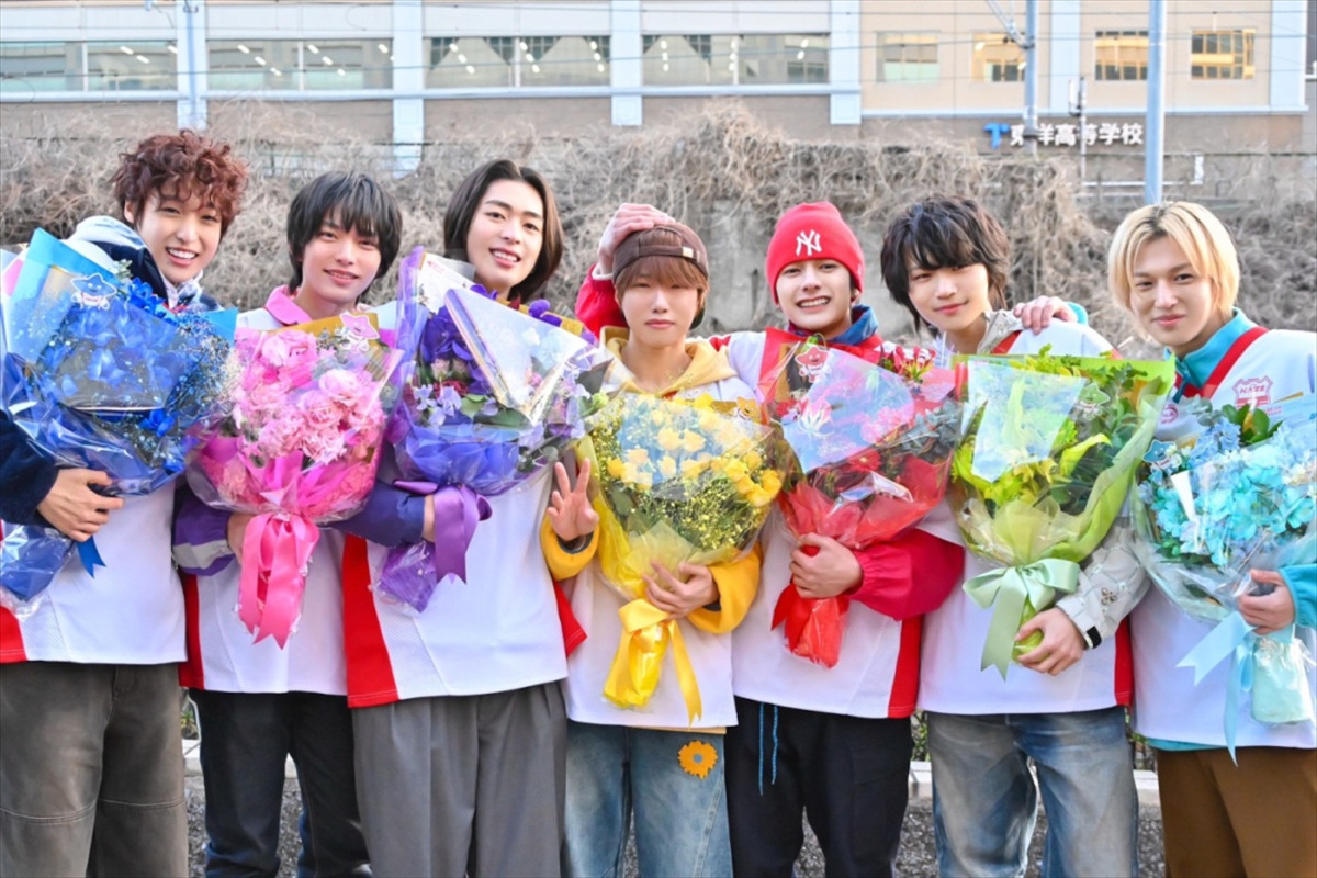 『DREAM STAGE』中村倫也らがクランクアップ！　NAZEは「人生の中で本当に幸せな体験」と感謝の涙