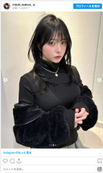 「髪の毛が綺麗になったらモテるようになりました」麻倉瑞季、黒髪ロングの最新ショット　※「麻倉瑞季」Instagram