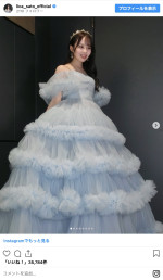 卒業セレモニーでのドレス姿を披露した乃木坂46・佐藤璃果　※「佐藤璃果」インスタグラム