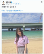 かわいい！　沖縄のビーチと高宮まり　※「日吉辰哉」Instagram