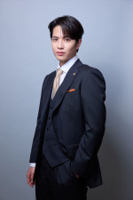 ドラマ『10回切って倒れない木はない』主演の志尊淳